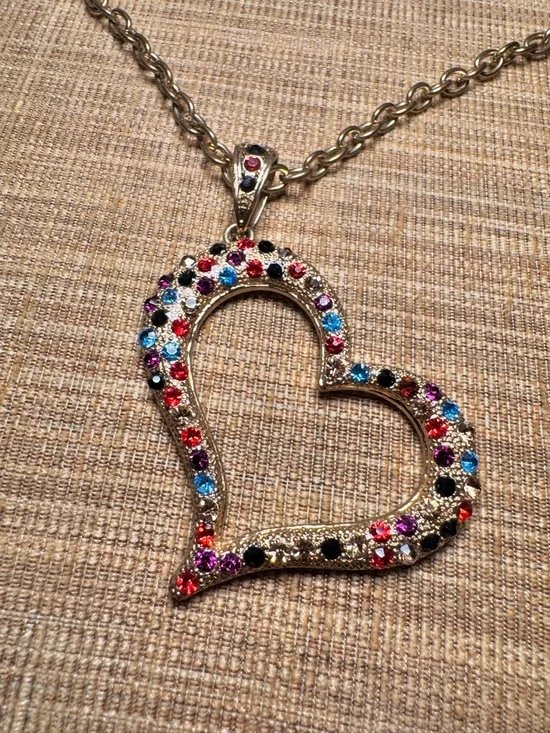Chunky Gold Tone Rhinestone Heart Pendant Necklace - Picture 2 of 6